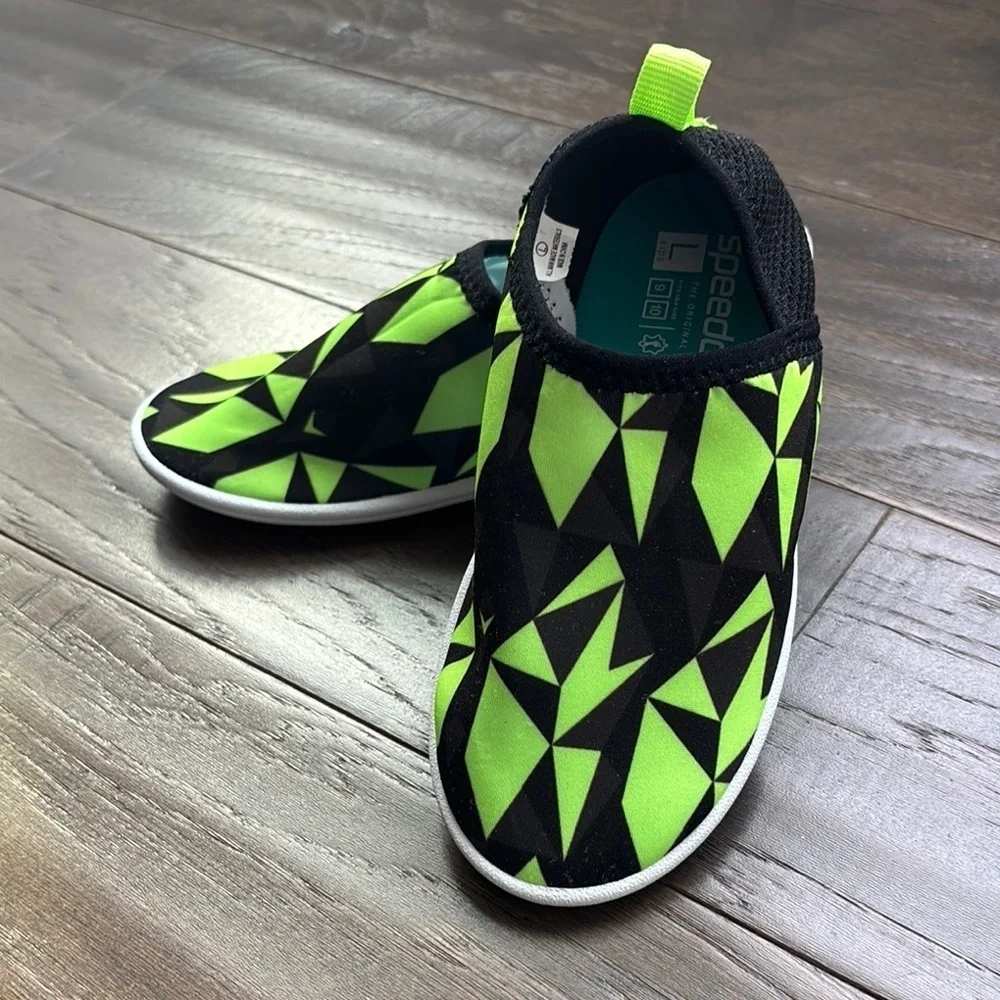 Speedo UV Protection water shoes, the original surf walker,pull tab, rubber sole